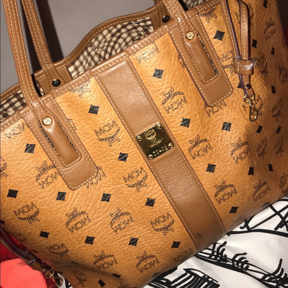 MCM PURSE (A U T H E N T I C)